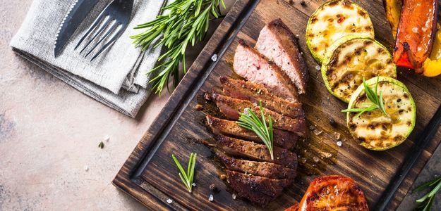 carne con vegetales a la parrilla.jpg