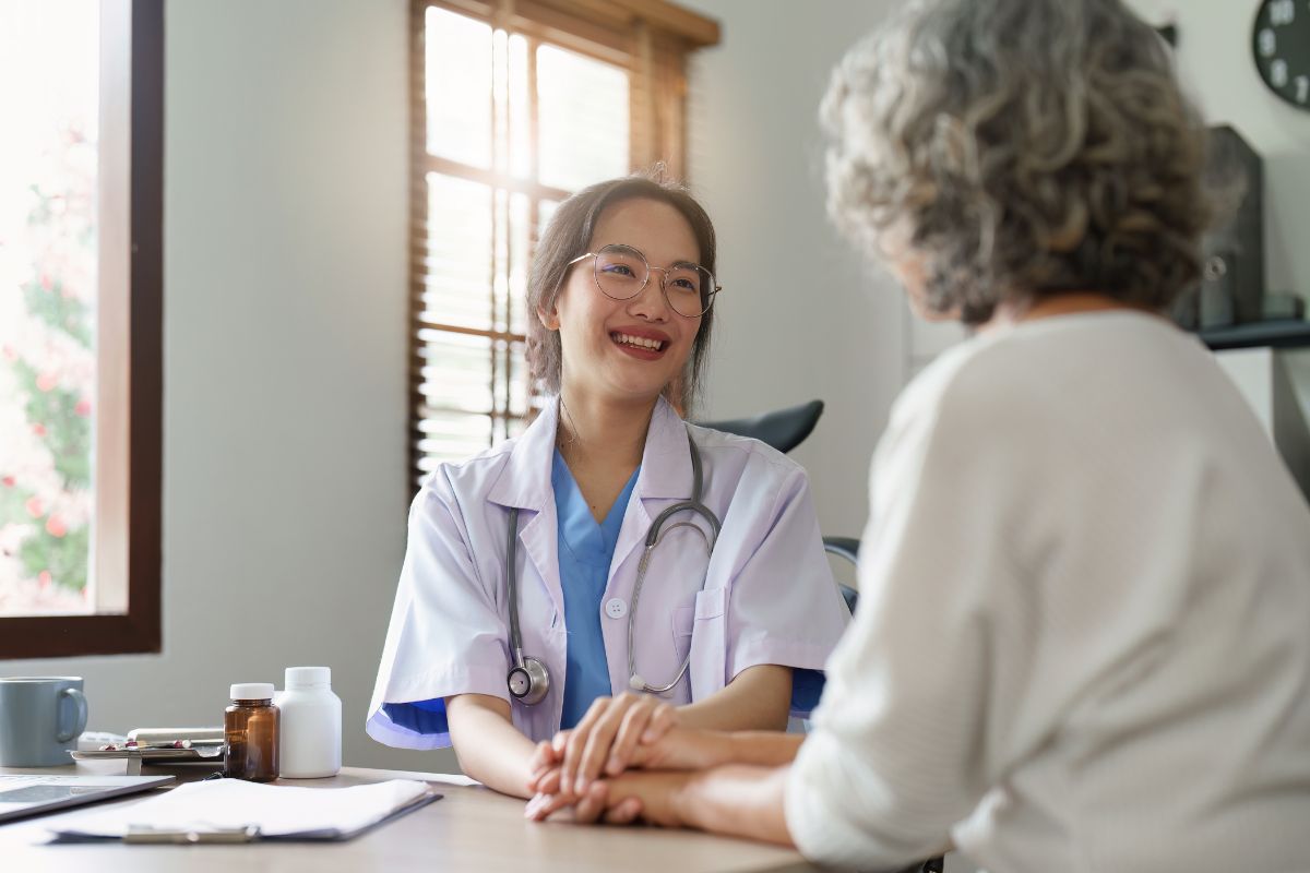 Doctor talking with patient about how Medicare covers pre-existing conditions