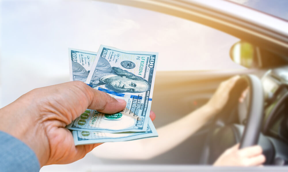 reprsentative handing over instant online car title loan cash