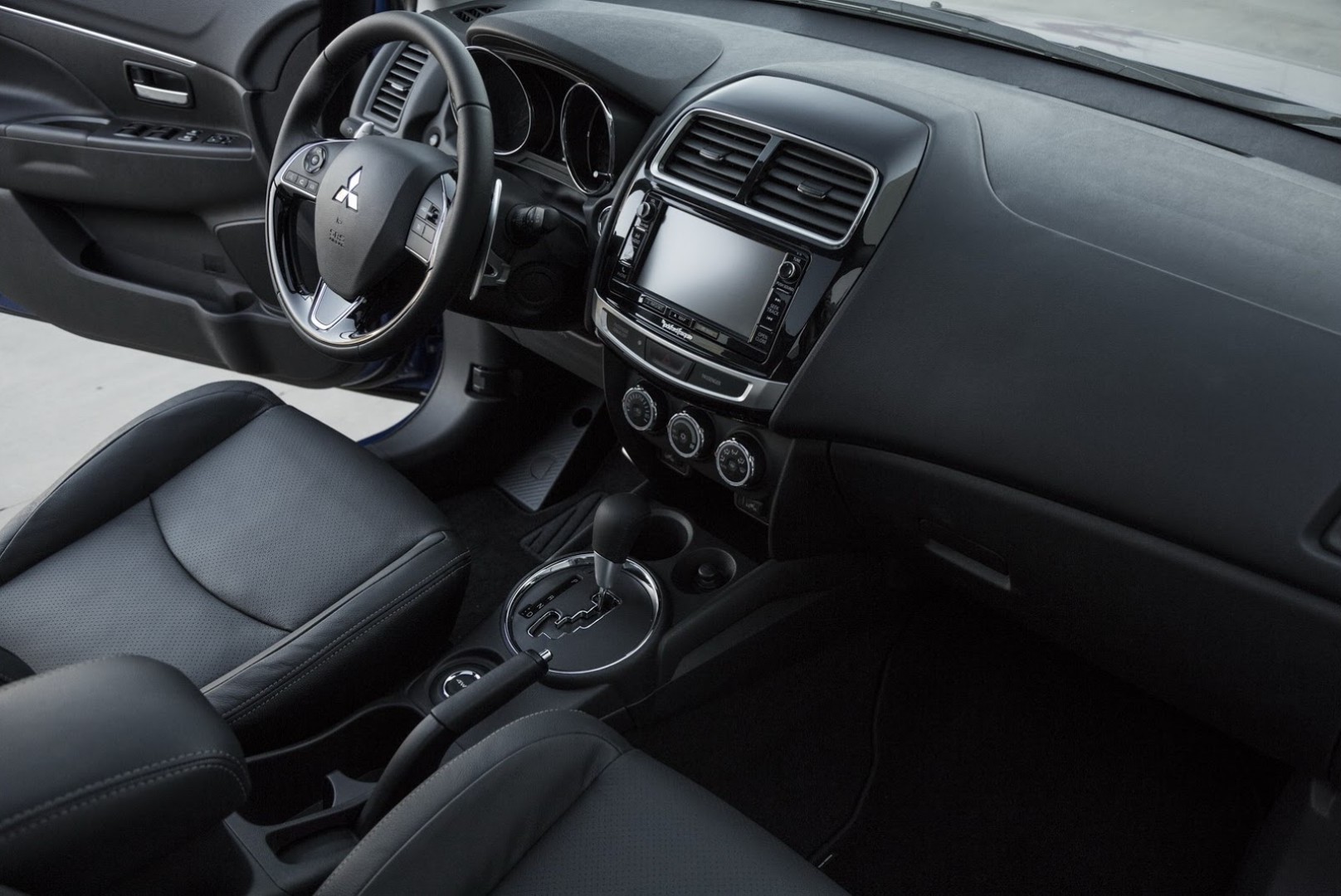 Mitsubishi ASX 2016 interior