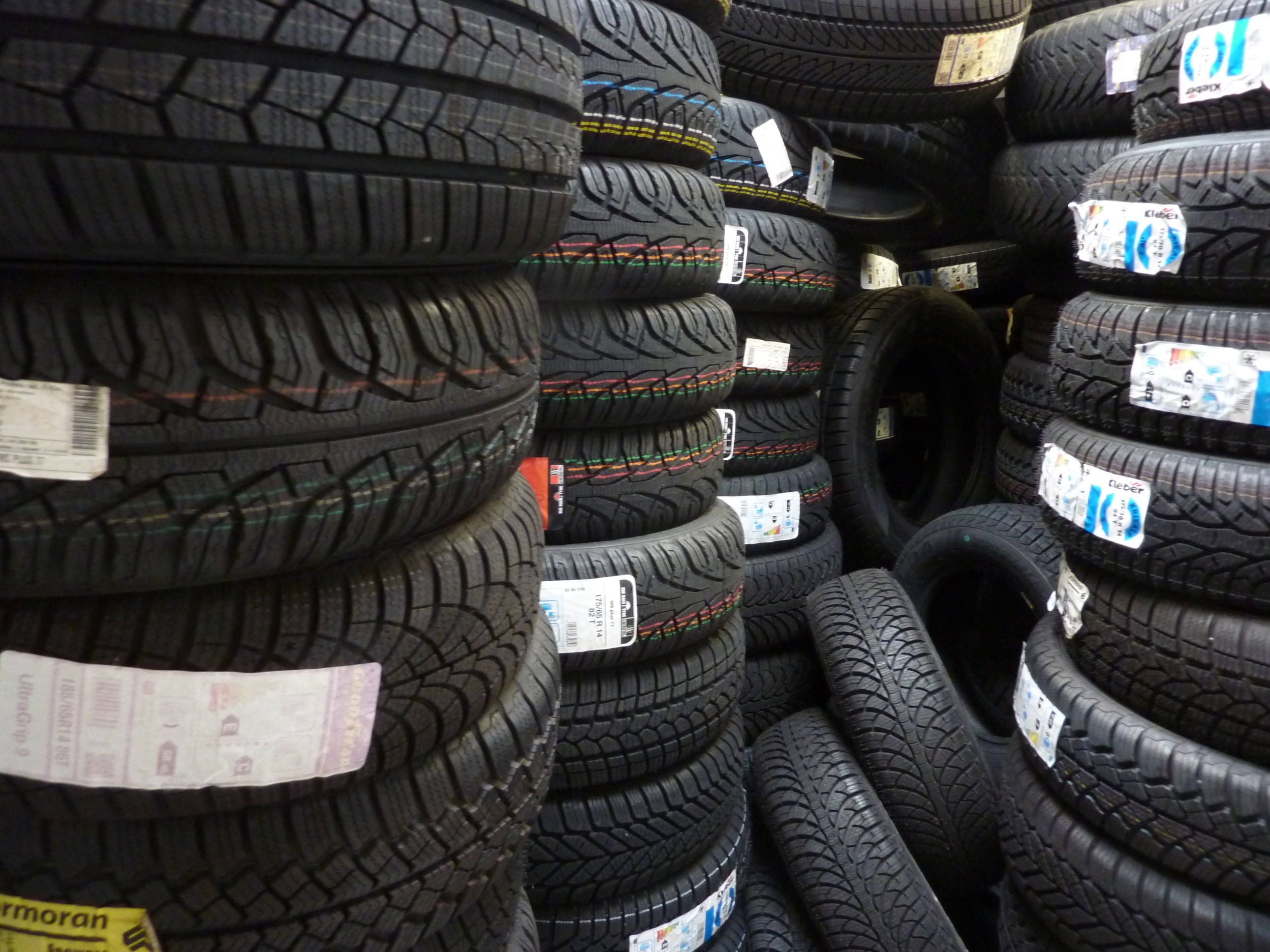 Touring Tires vs. Performance Tires: Which One Is Good for You?