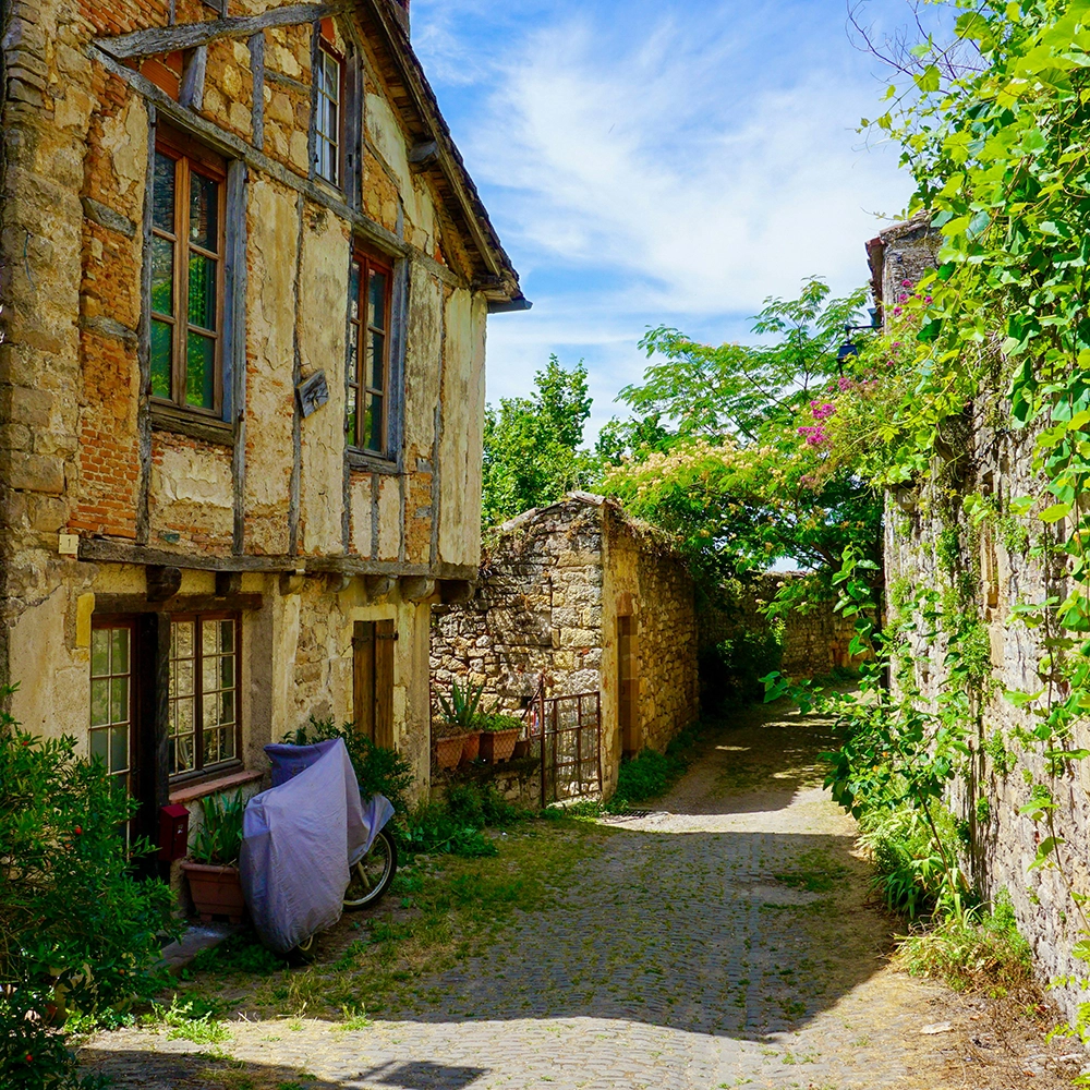 France_BackAlley.webp