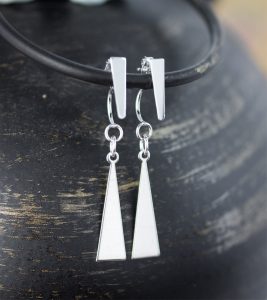 Simple triangle earrings