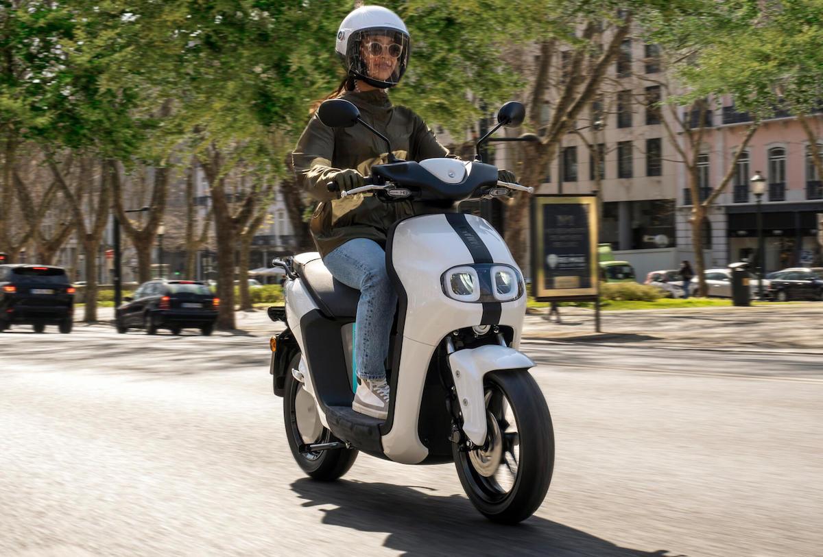 San Carlos Bans full face helmets