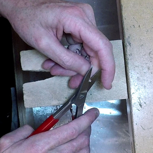 Remove the hole in the branch link with sheet shears