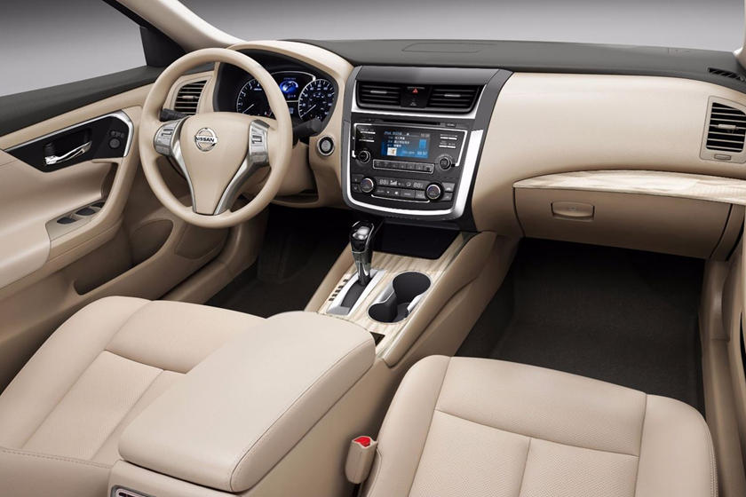 Nissan Altima 2018 interior