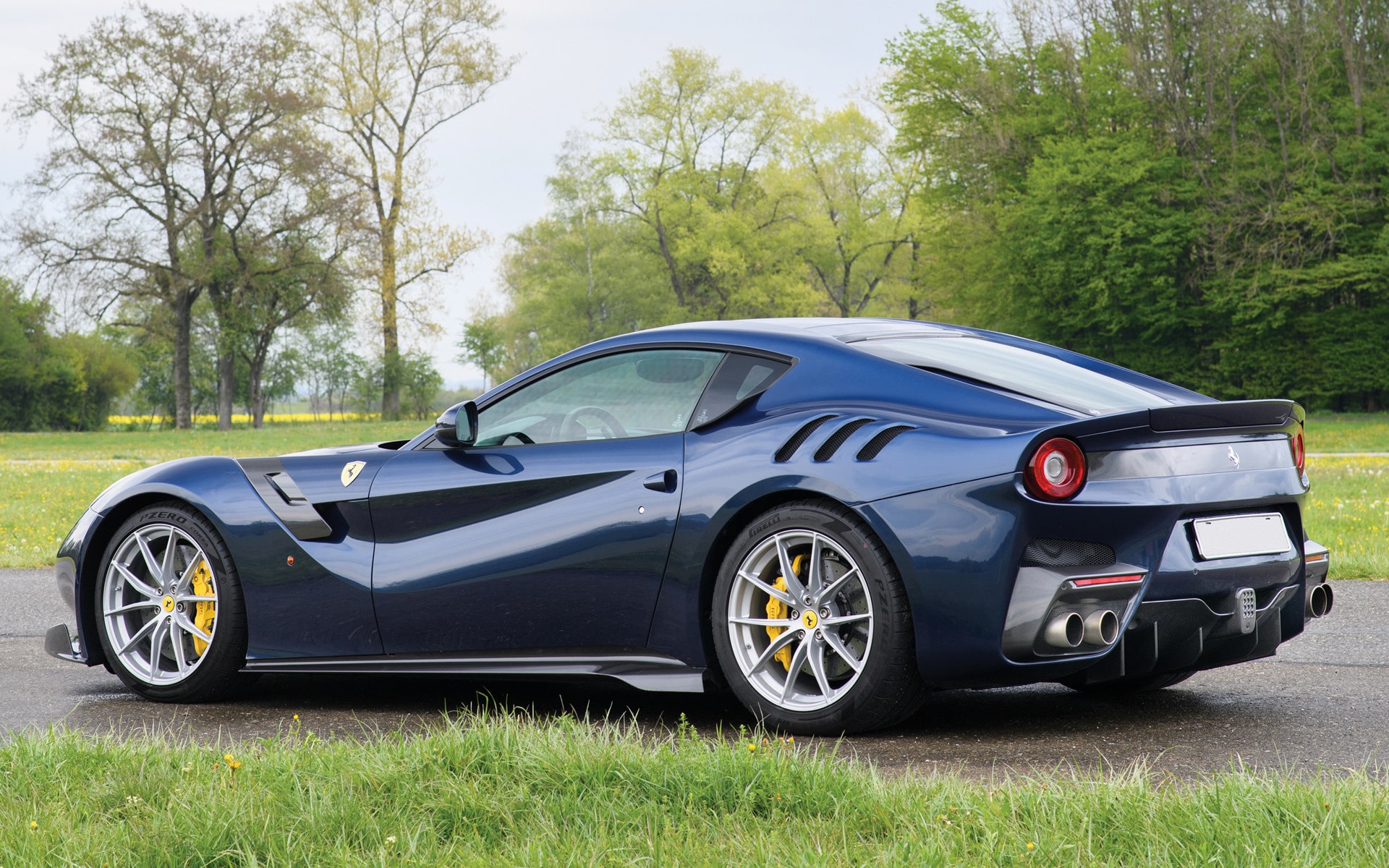 Ferrari F12 TDF Azul