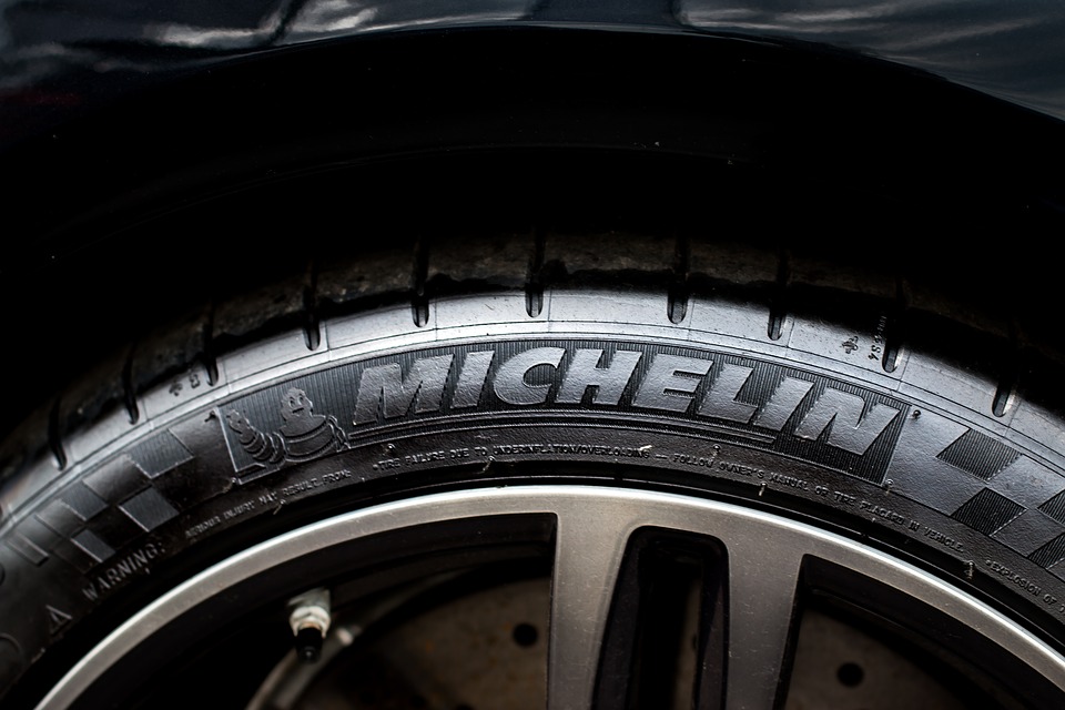 Premium Tyres logo