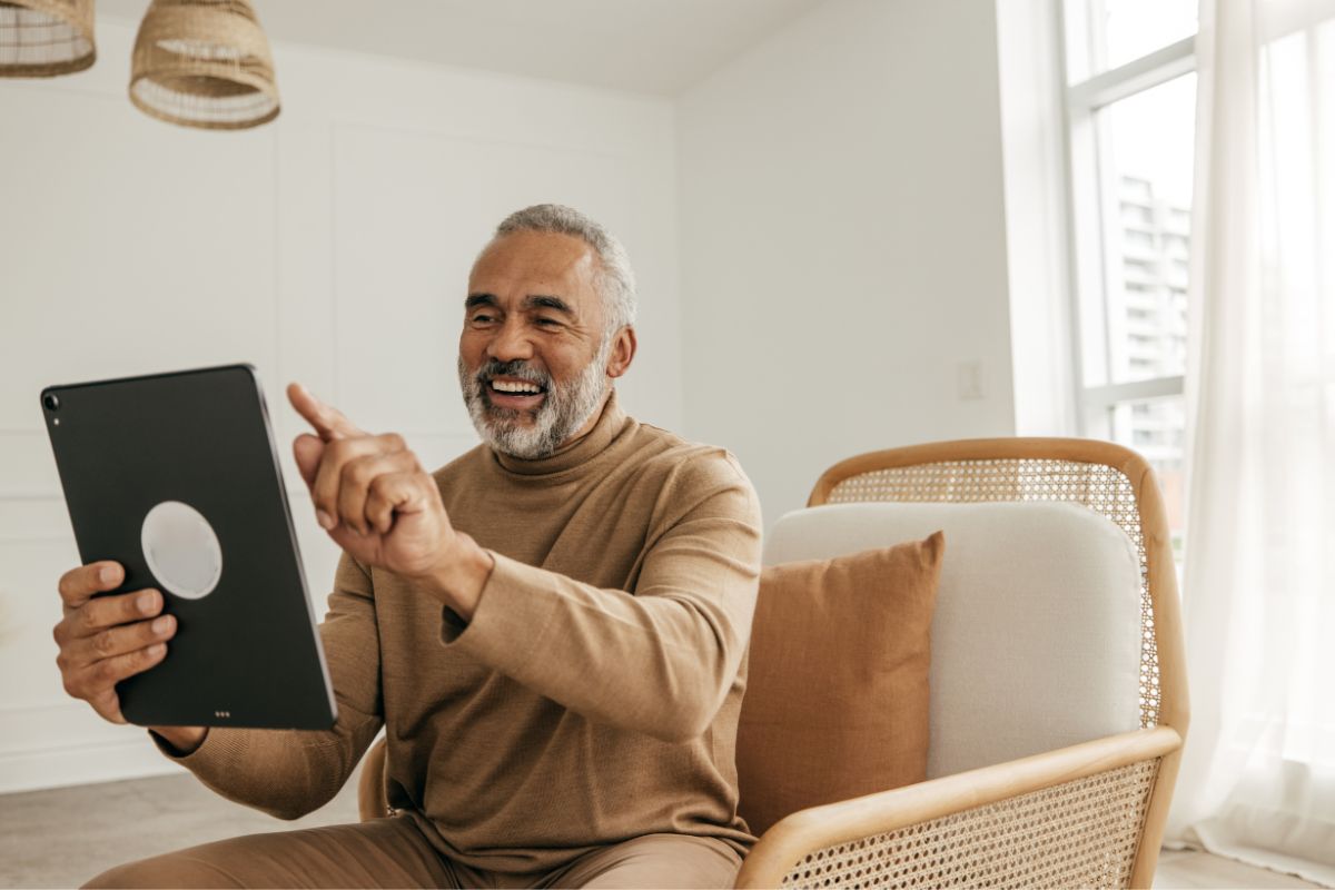 Man learning how to maximize his Medicare Advantage plan in 2025