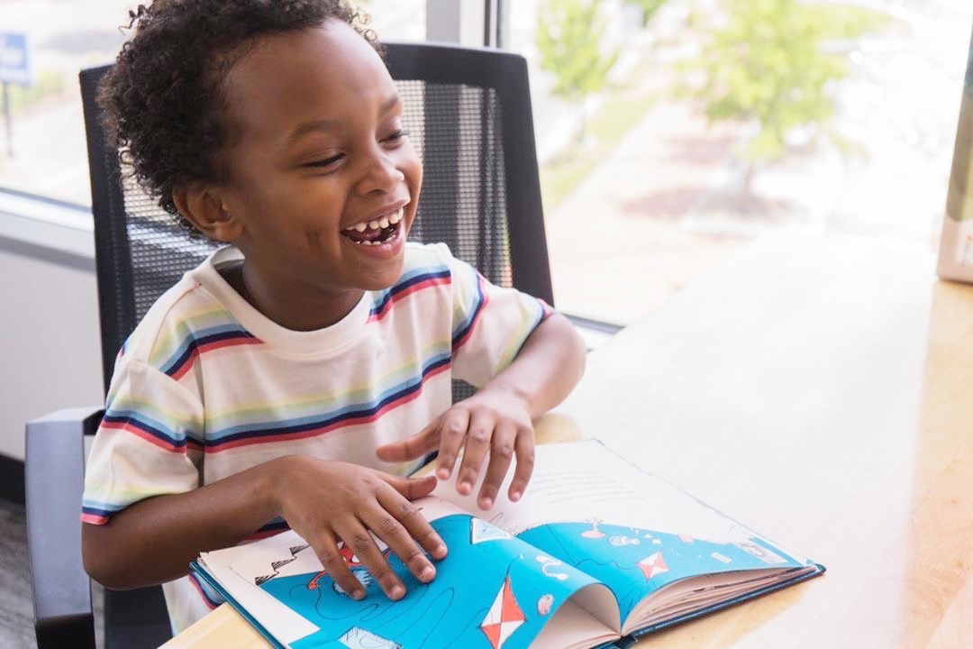 kids reading in primary t-shirts