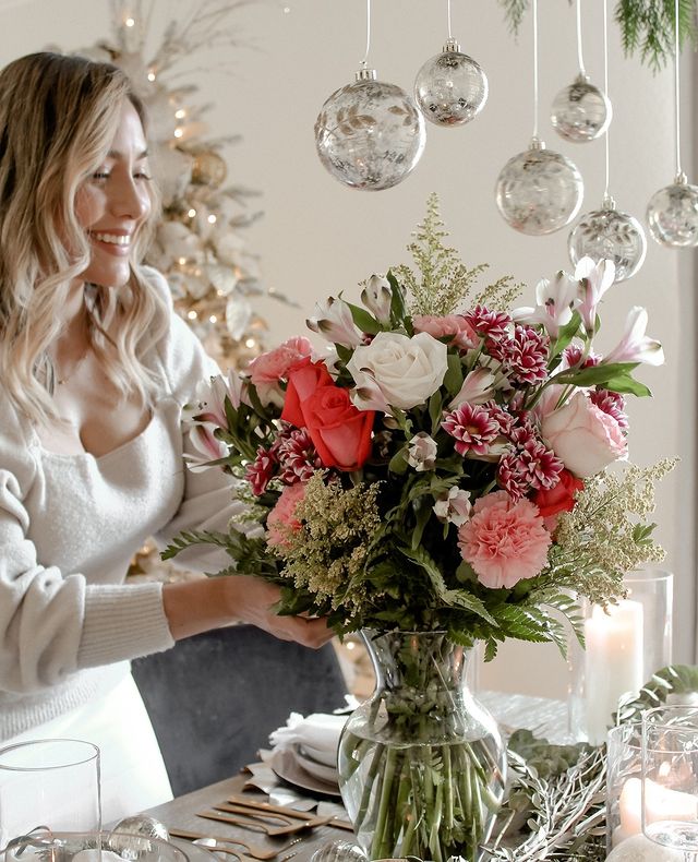 Your Guide to the Best Flowers for Christmas Decorations
