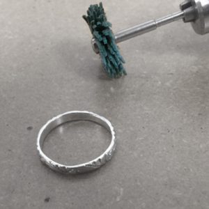 Finishing a ring band with flex shaft