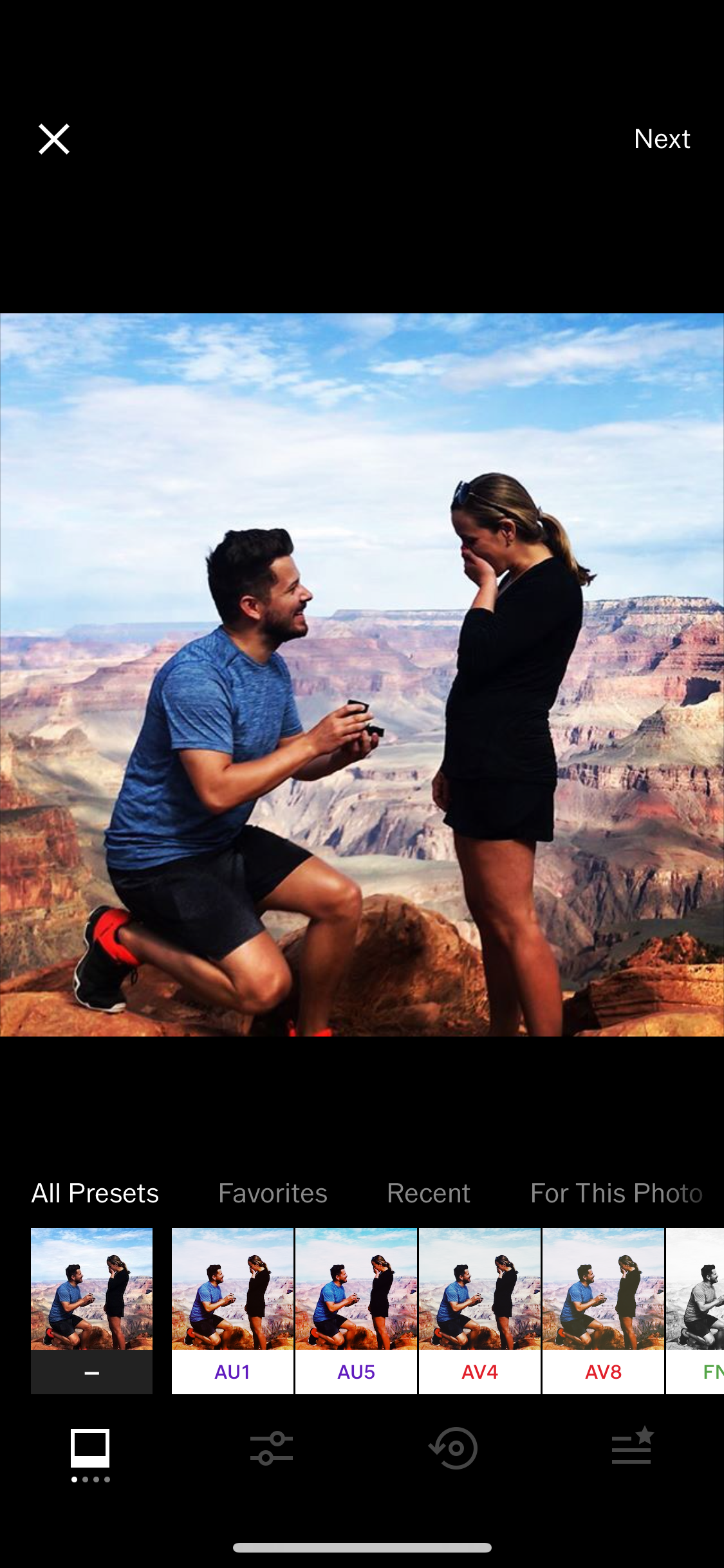 Man proposing to woman at Grand Canyon