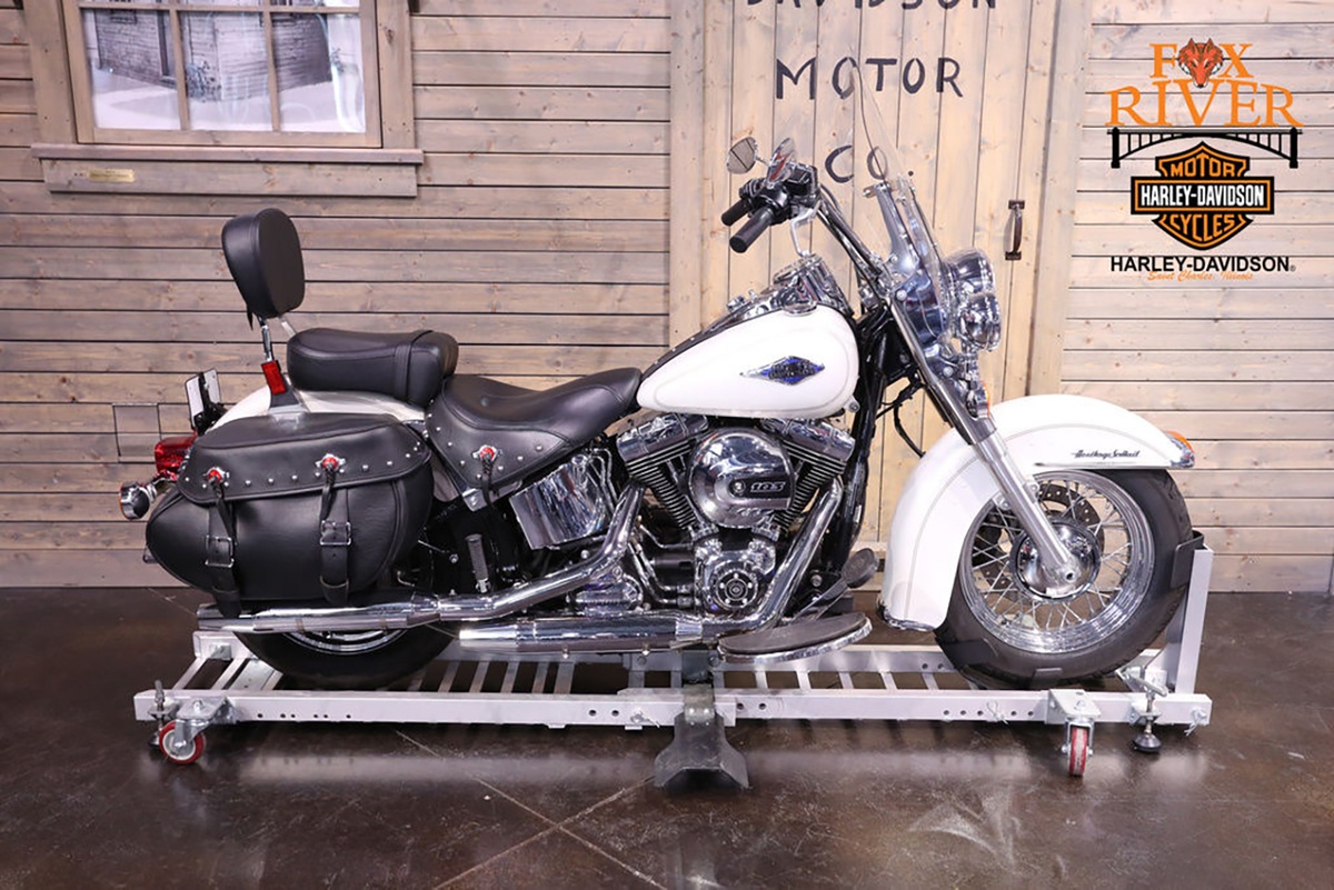 2017 Harley-Davidson Heritage Softail Classic.jpg