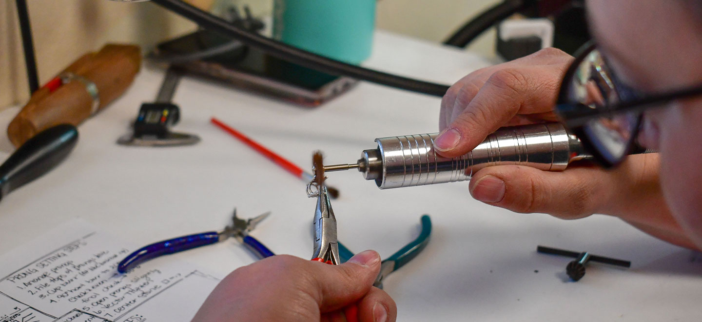 A jeweler's flex shaft is a rotary tool with attachment heads that can perform many tasks. Learn all about this indispensable tool for your jeweler's bench. ...