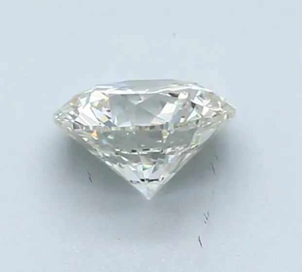 a side view of a 1 carat diamond which looks white