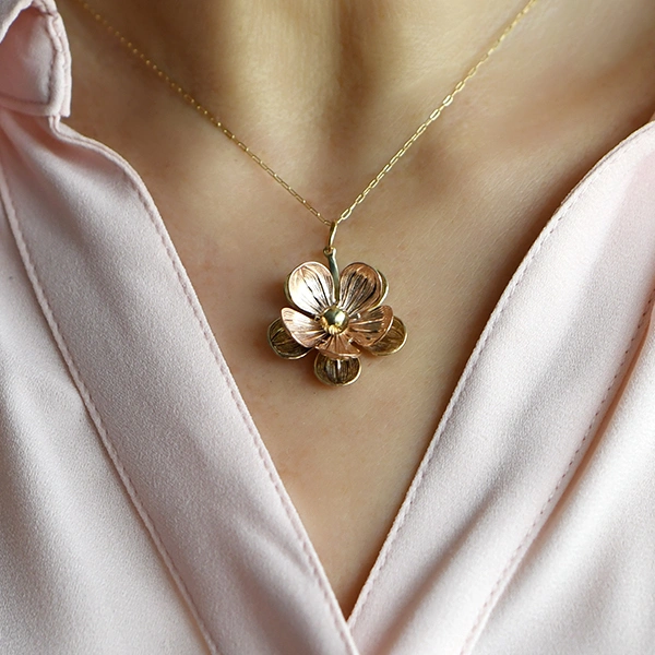 Retro Modern Floral Necklace