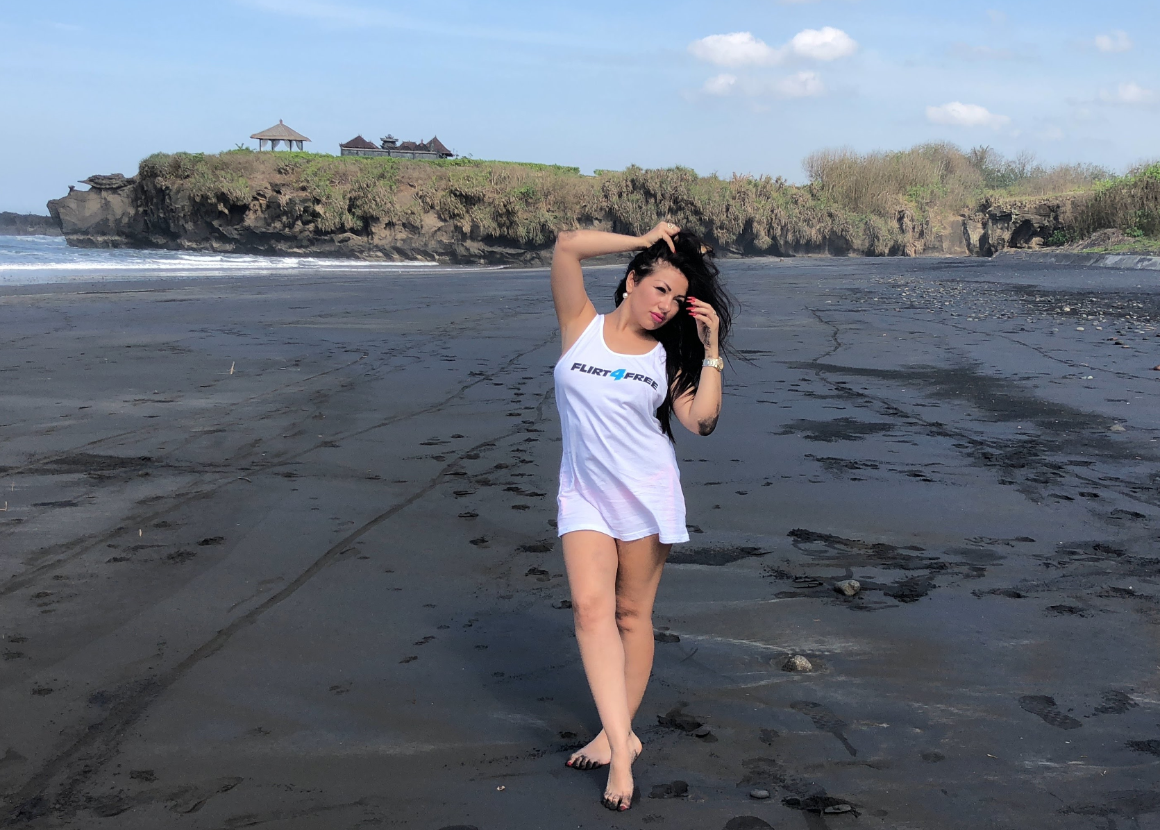 nikki-bali-temple-beach.png