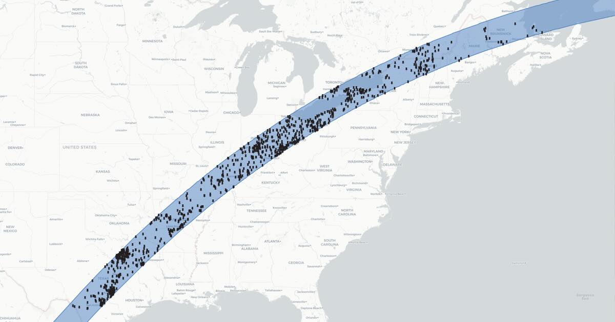 A blue arc over the eastern us filled with black dots indicating disc golf courses