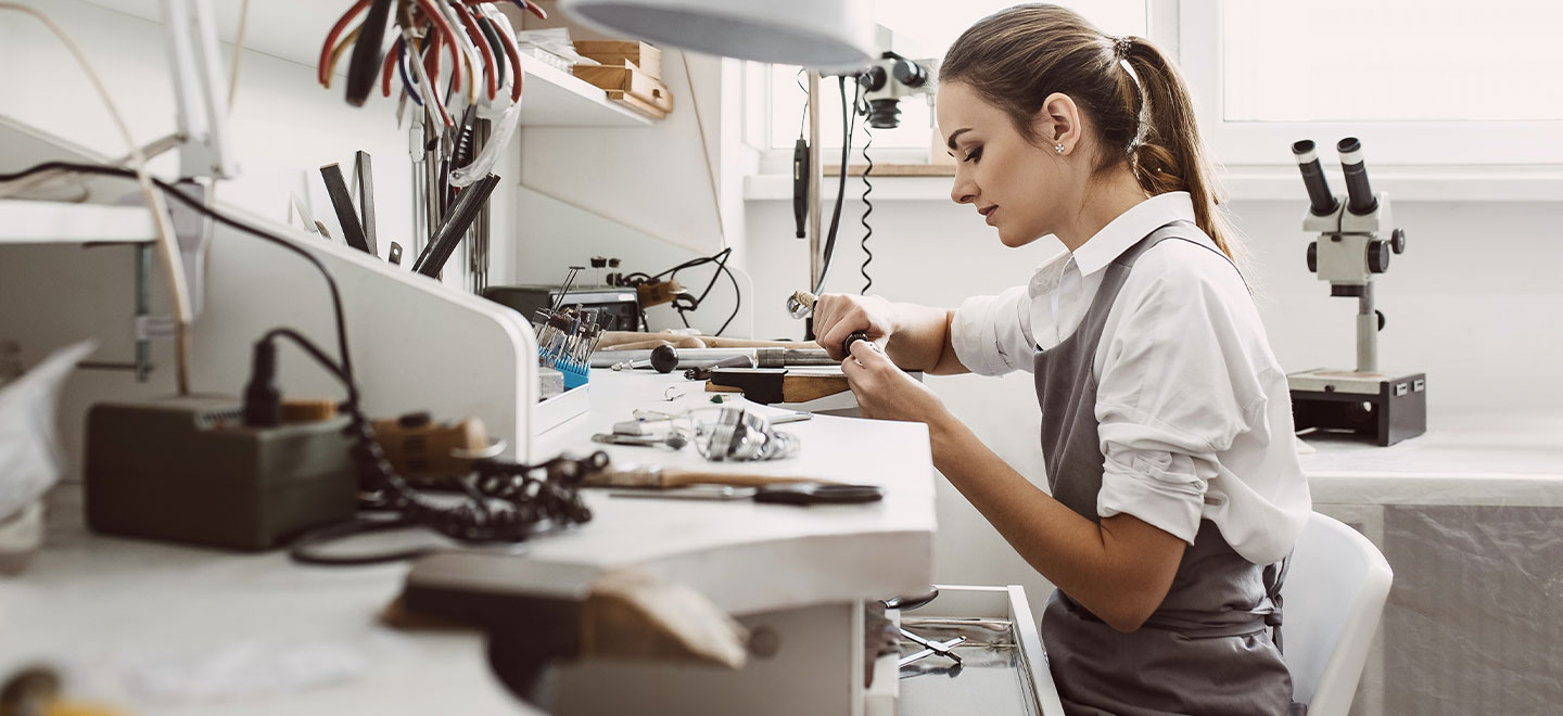 Read our top tips on how to run a successful jewelry business. Hint: it takes more than design skills, you will need to run the business side too!