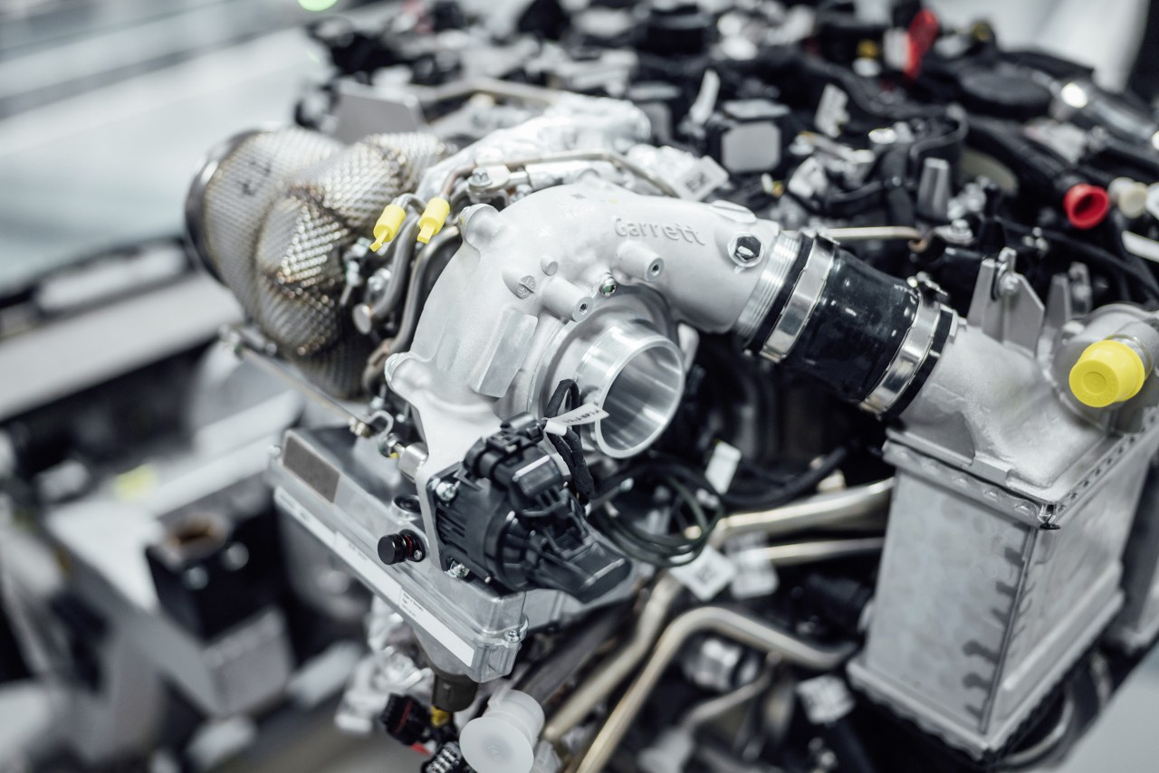 Motor com turbo compressor