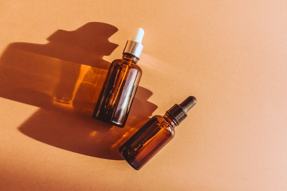 Bottles of retinoids or serum