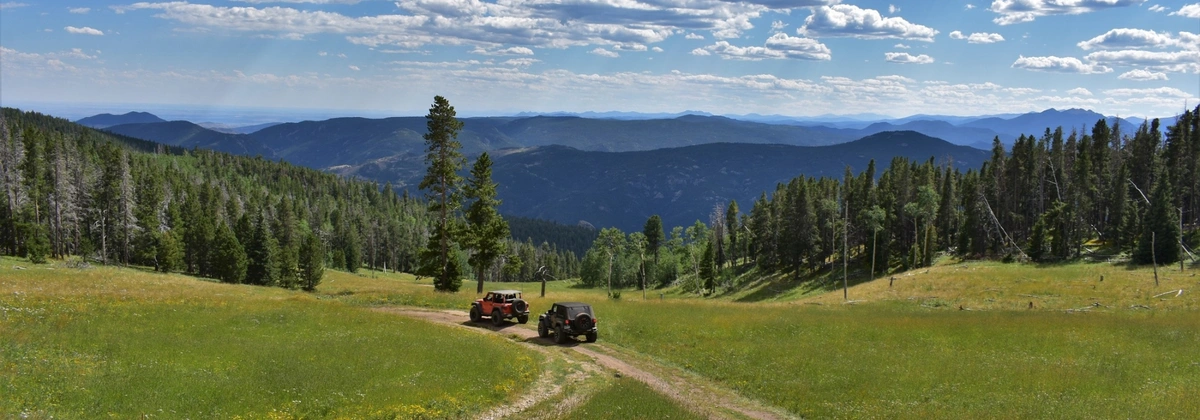 Jeeps on Foggy Park Road offroad trail near Loveland, CO