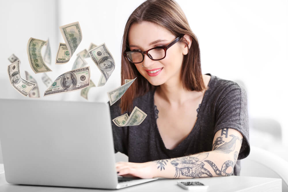 girl getting online title loan cash