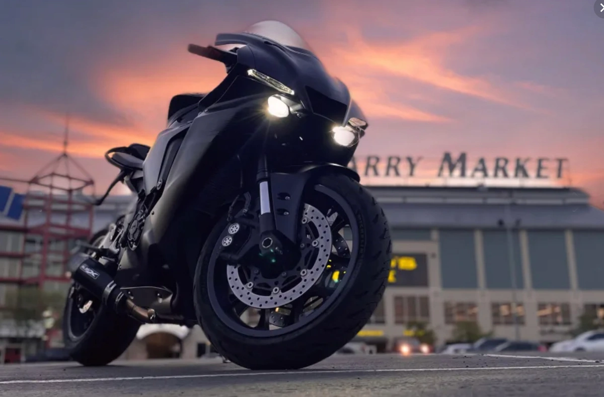  2021 Yamaha YZF-R1.webp