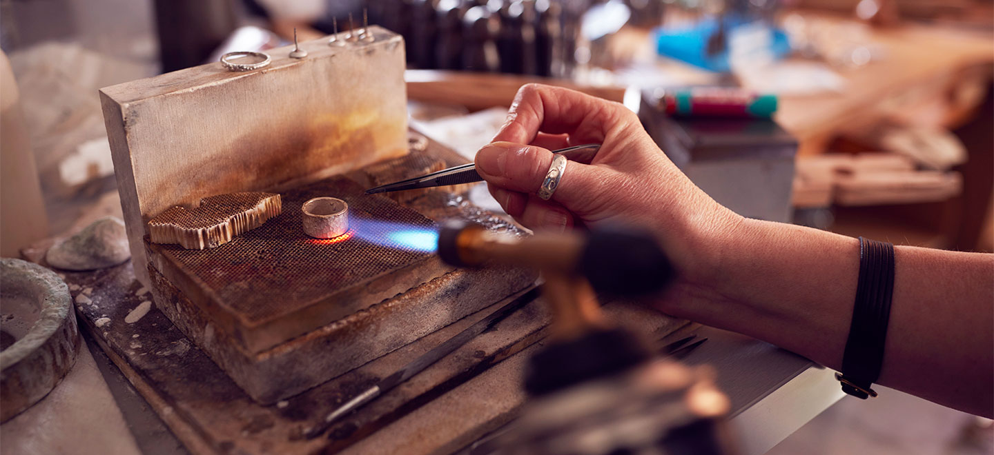 See why we highly recommend jewelry making classes at the Silvera Jewelry School in Berkeley, California in the bay area.