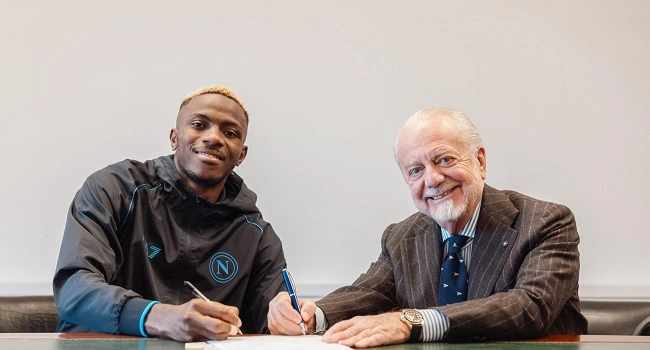 OSIMHEN SIGNING HIS CONTRACT EXTENSION AT NAPOLI