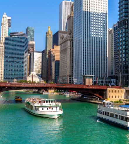 Boat tour on the Chicago River 
