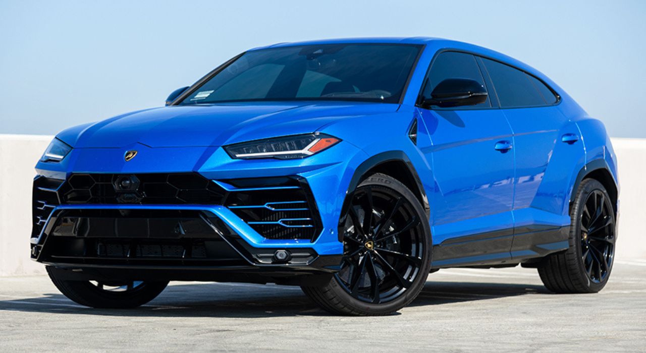 Lamborghini luxury car rental from carSHAiR