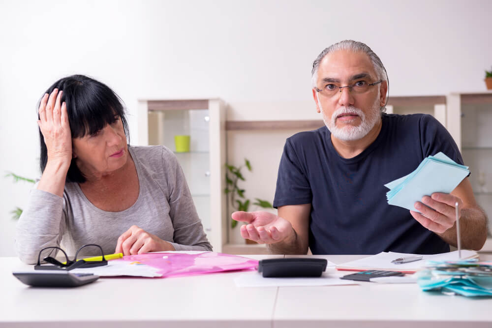 Couple wondering what the difference is between a hard and soft credit check