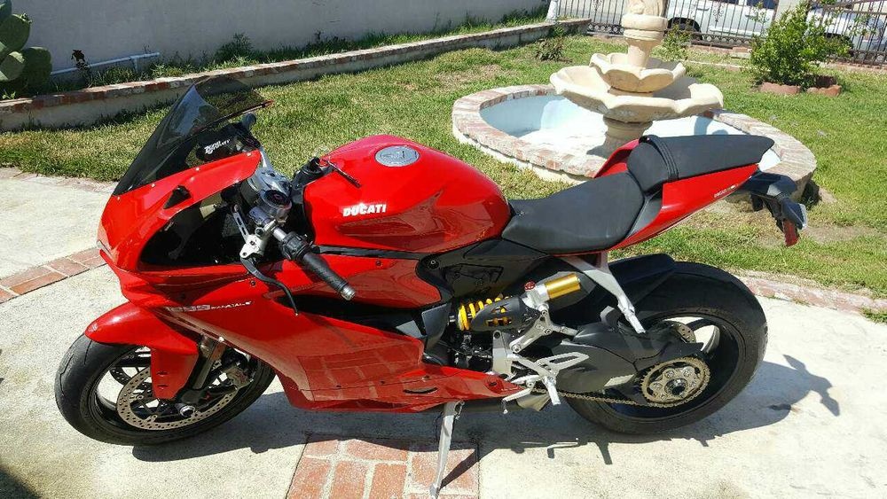  2015 Ducati 1299 Panigale S_Lawndale.jpg