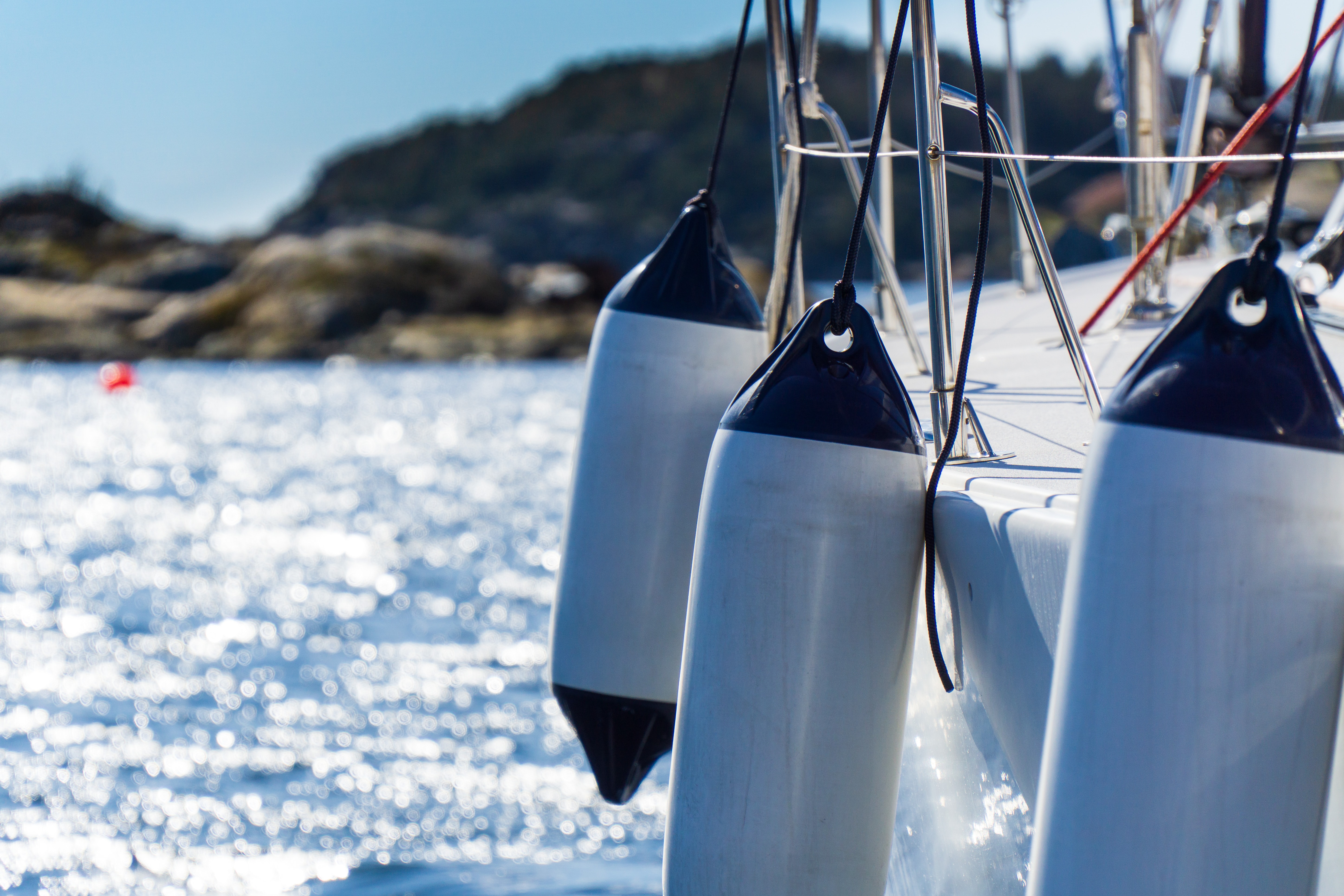 Кранец. Кранец судовой. Кранец на яхте. Кранцы на судне. Boat Fender.