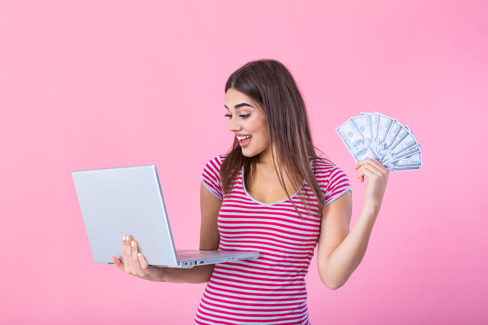 woman holding payday loan cash