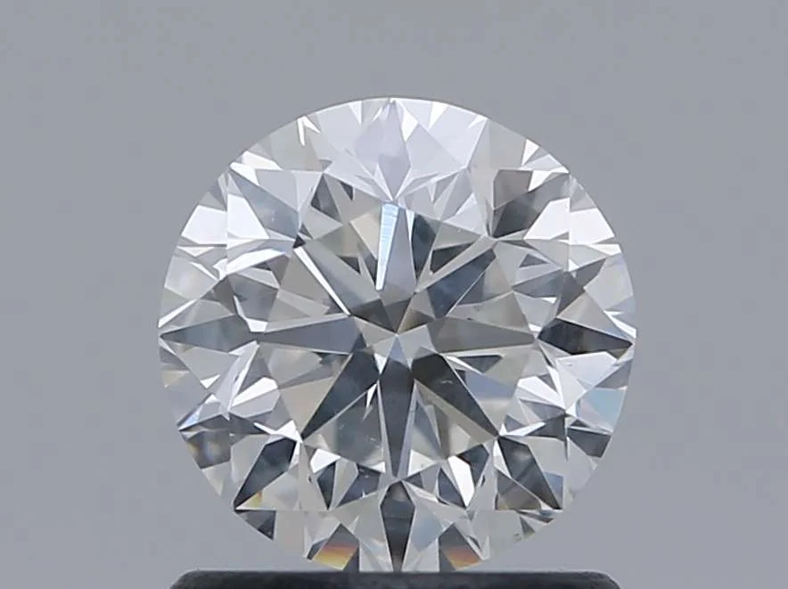 1 carat round diamond with clarity grade based on clouds not shown