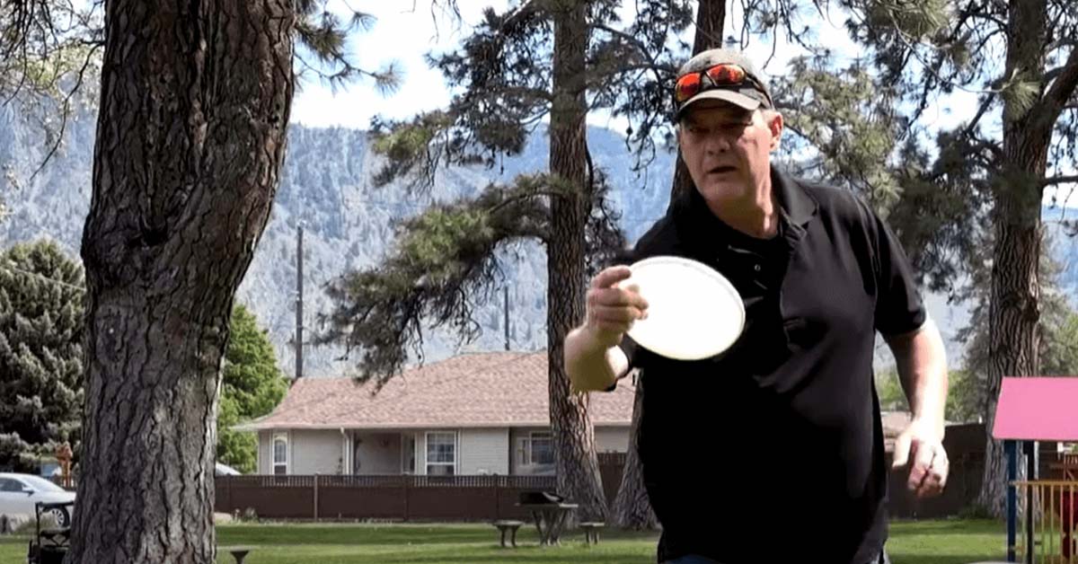 Older man lining up a disc golf putt