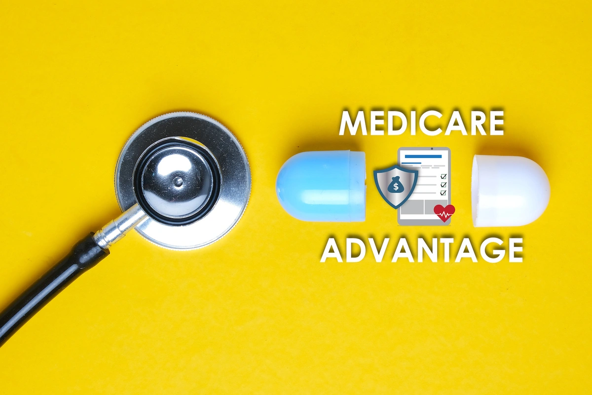 the words medicare advantage between a stethoscope and pill