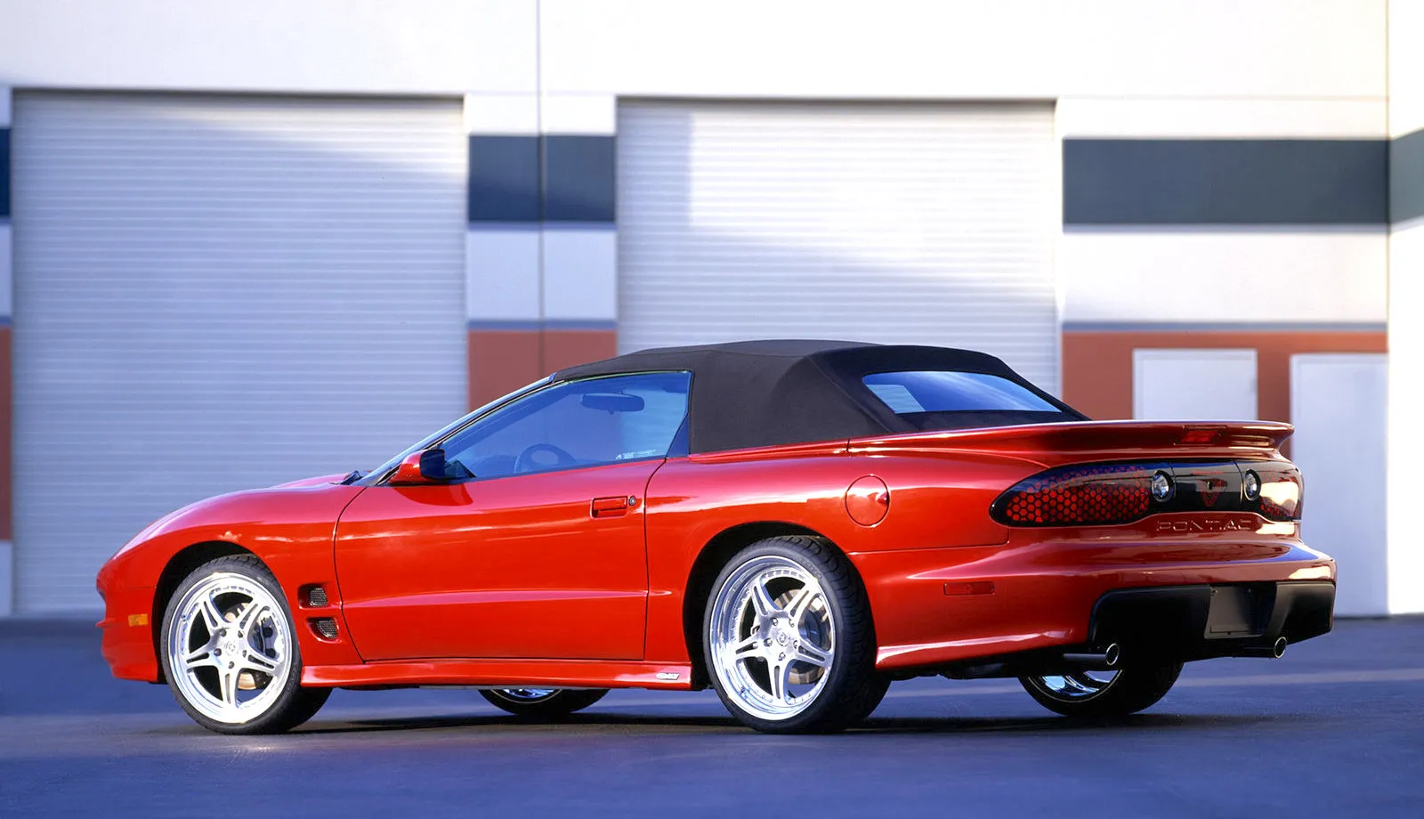 2002 Pontiac Firebird trasera