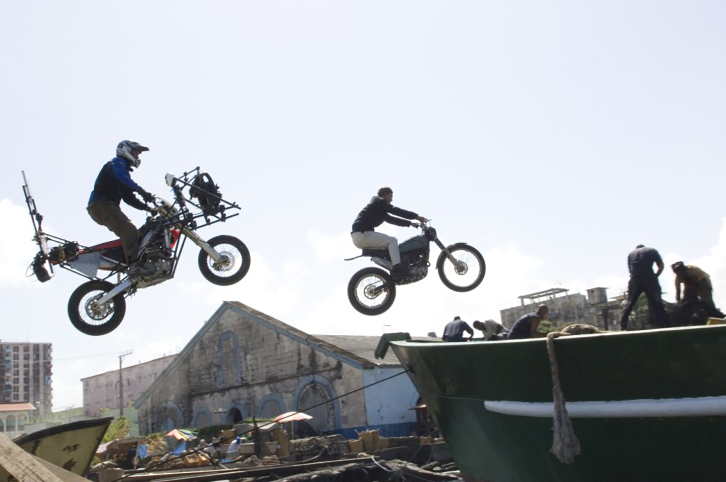 bond-behind-secenes-stunt.jpg