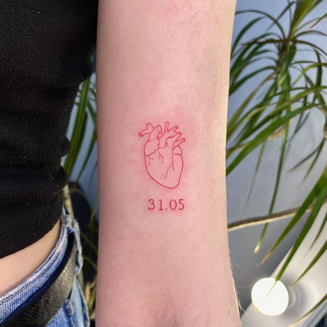 minimalism tattoo hearth in red