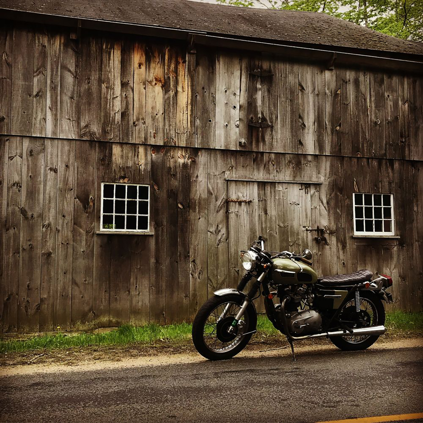 Taryn Nycek's 1976 Triumph Bonneville...