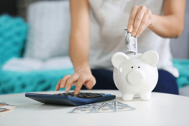 woman stopped living paycheck to paycheck saving money