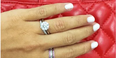 2 carat diamond ring on size 4 finger