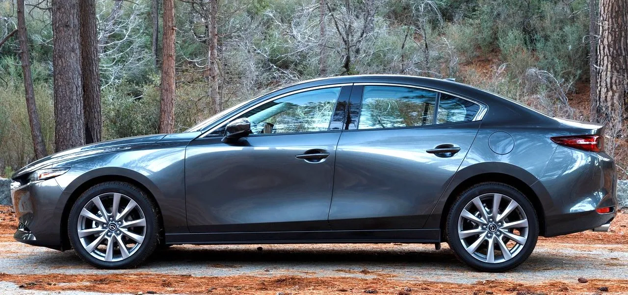 Sedan Mazda 3
