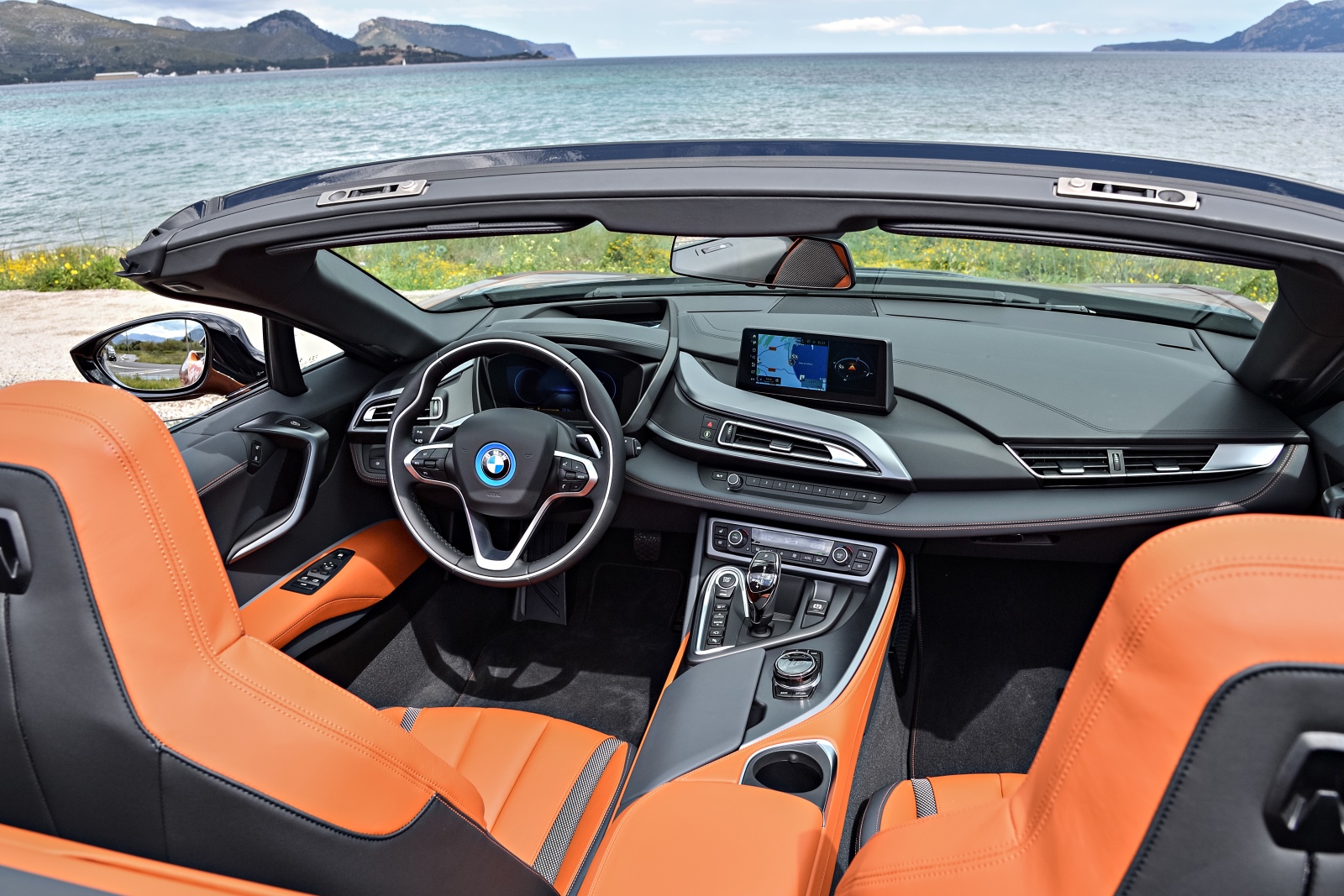 BMW i8 Roadster conversível interior