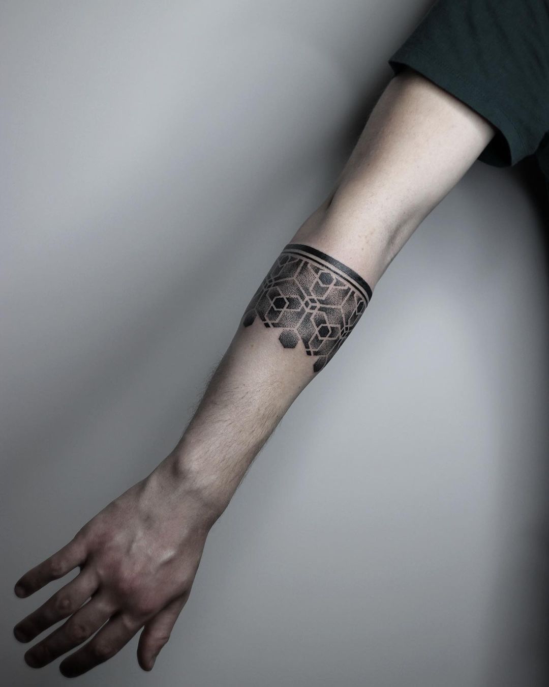 geometric armband tattoo by pawel kurylak