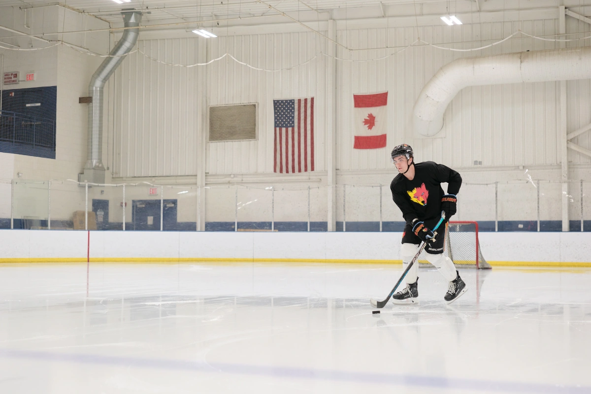 The Story of HockeyStickMan and Their $500K Bet on a No-Name Stick